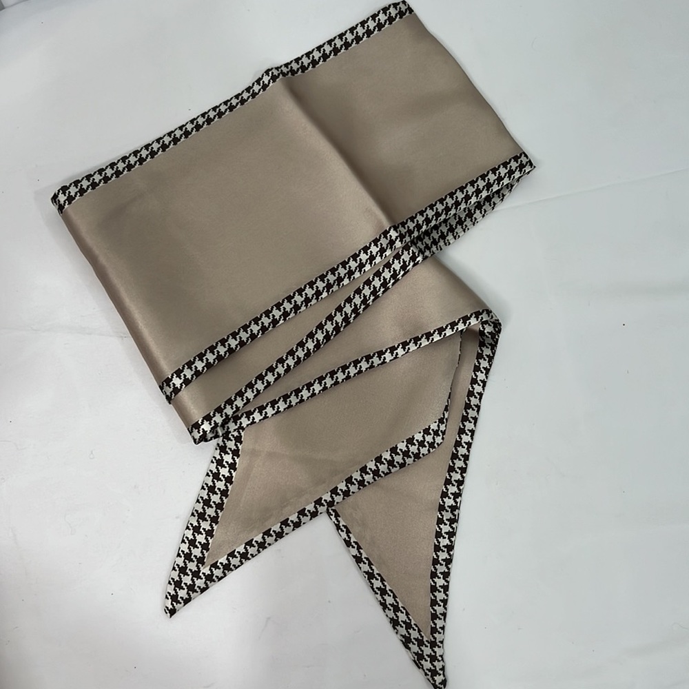 Twilly/Scarf. Qty. 1 NWT)